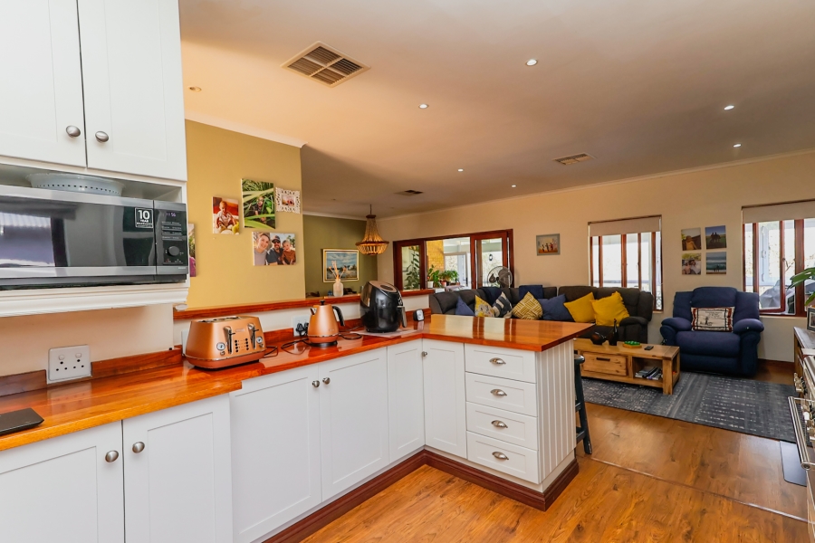4 Bedroom Property for Sale in The Coves North West